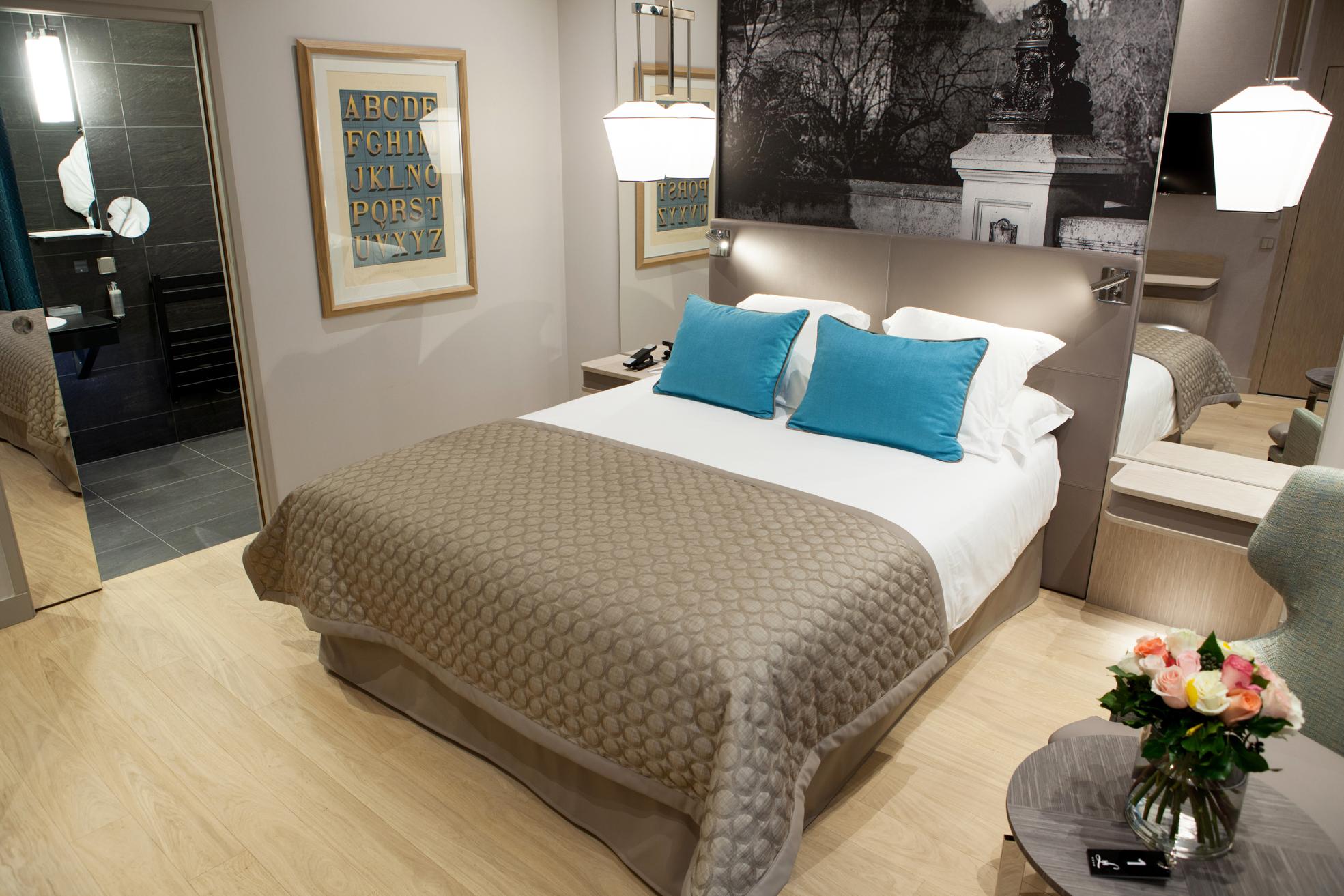 Hotel La Lanterne & By Timhotel Parijs