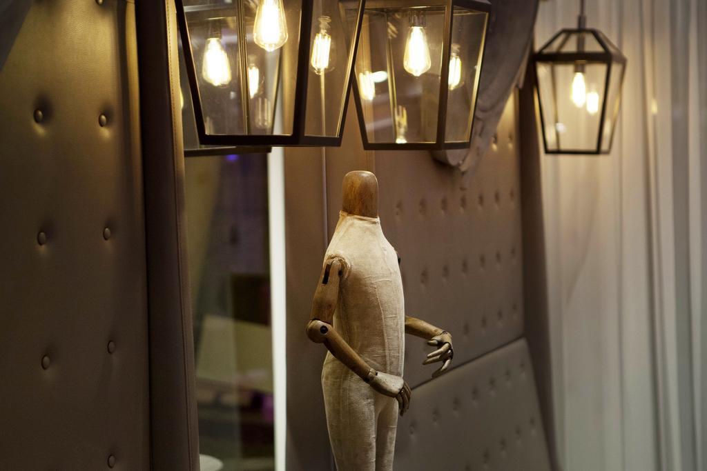 La Lanterne & By Timhotel Parijs